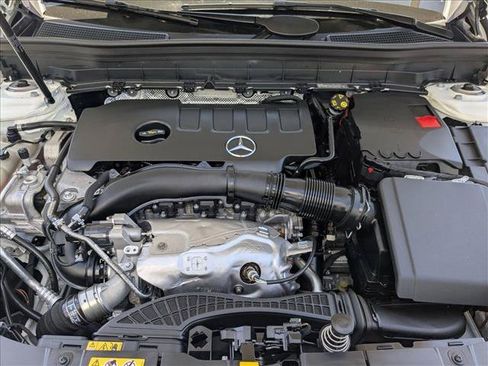 Used 2023 Mercedes-Benz GLB 250 image 25