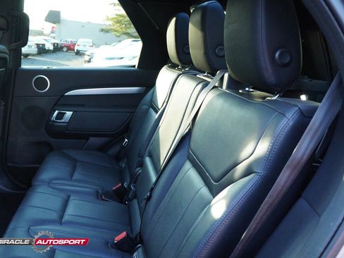 Used 2020 Land Rover Discovery Landmark image 25