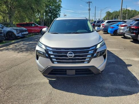 Used 2024 Nissan Rogue SV AWD/4WD image 5