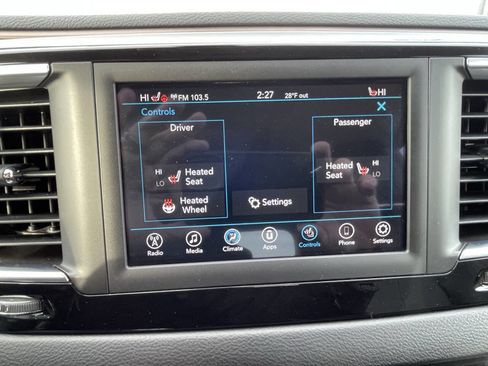 Used 2019 Chrysler Pacifica Touring-L image 26