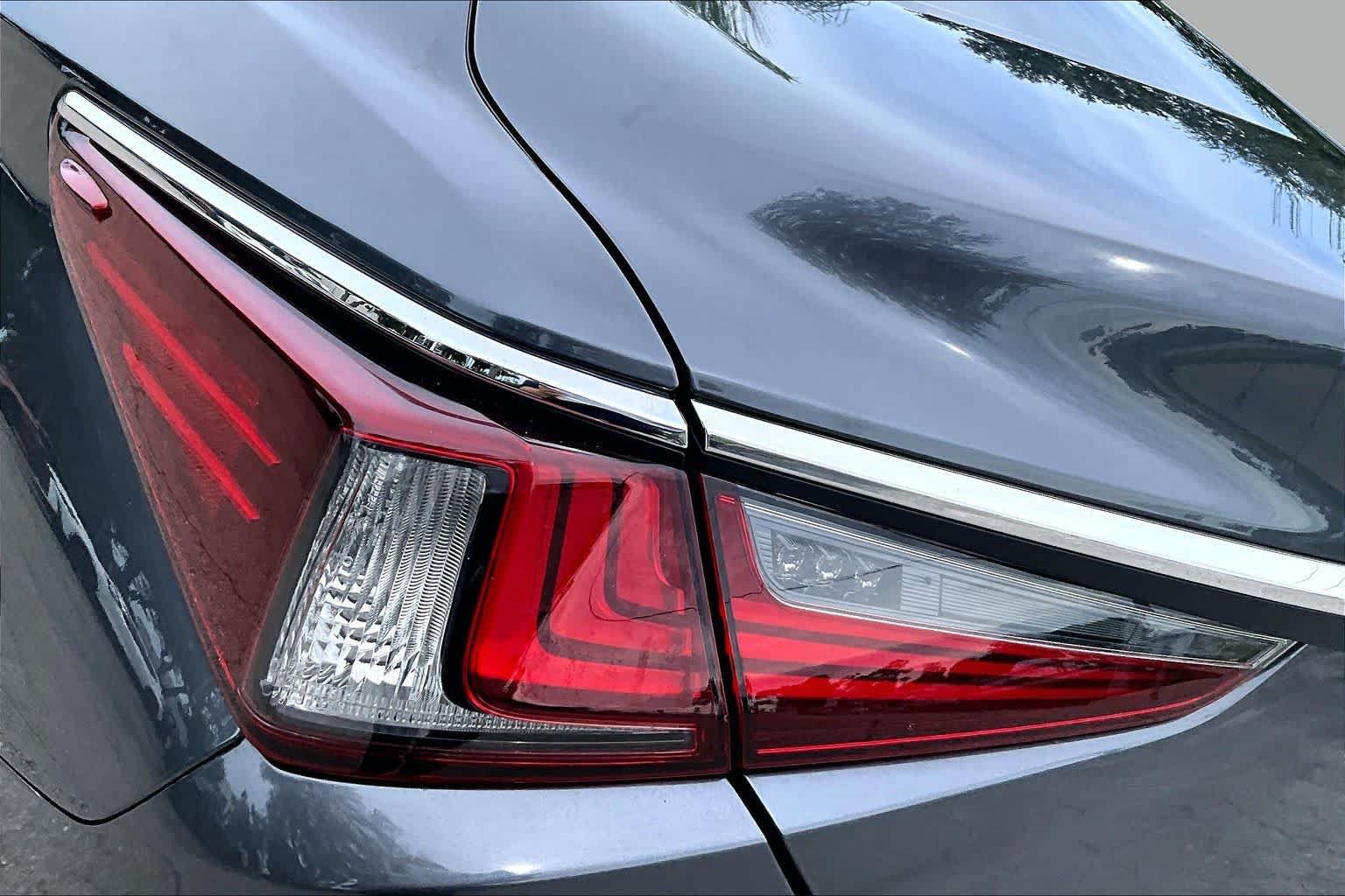 Used 2024 Lexus ES 350 w/ Premium Package FWD image 29
