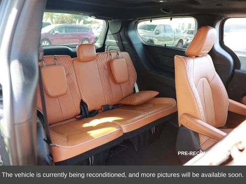 Used 2023 Chrysler Pacifica Pinnacle image 13
