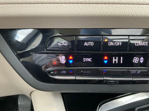 Used 2023 Buick Envision Avenir AWD/4WD image 10