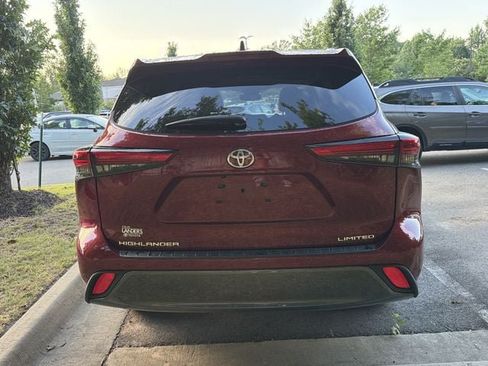 Used 2022 Toyota Highlander Limited FWD image 5