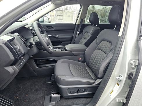 New 2025 Nissan Pathfinder SV w/ SV Premium Package image 20