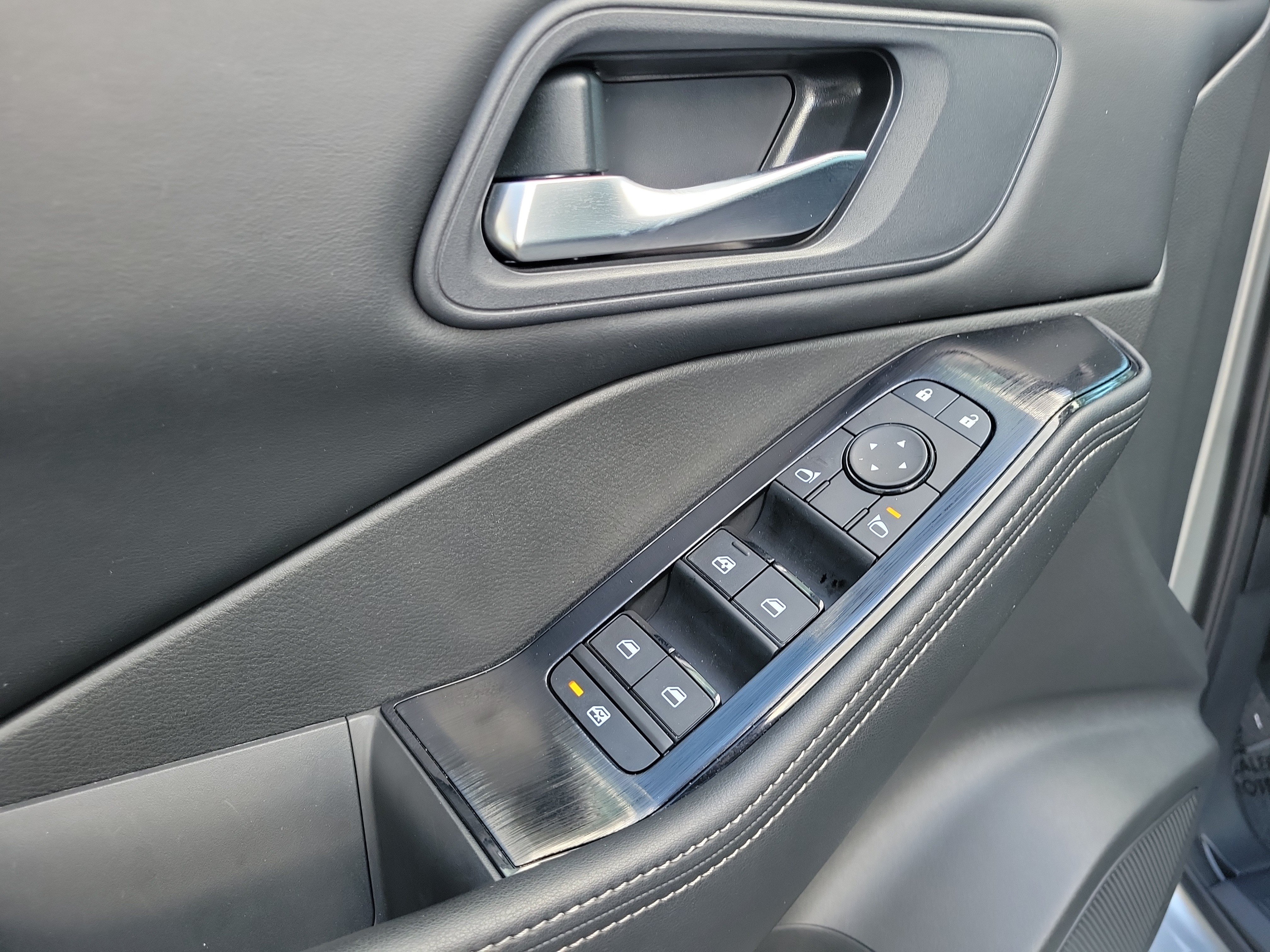 Certified 2024 Nissan Rogue SV FWD image 17