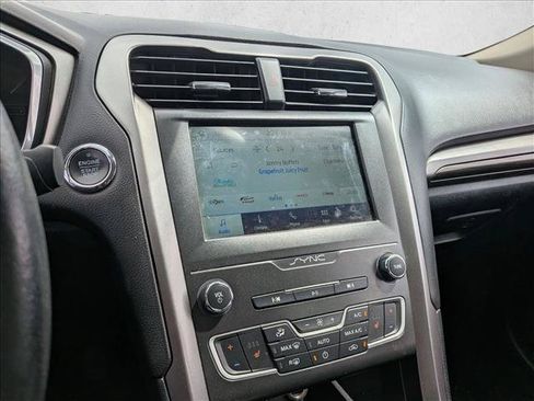 Used 2020 Ford Fusion SEL FWD image 12
