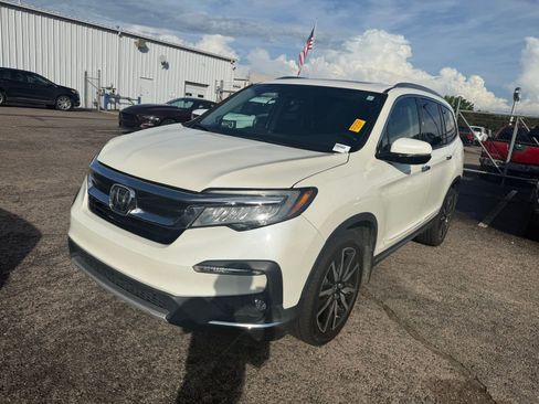 Used 2019 Honda Pilot Touring image 3