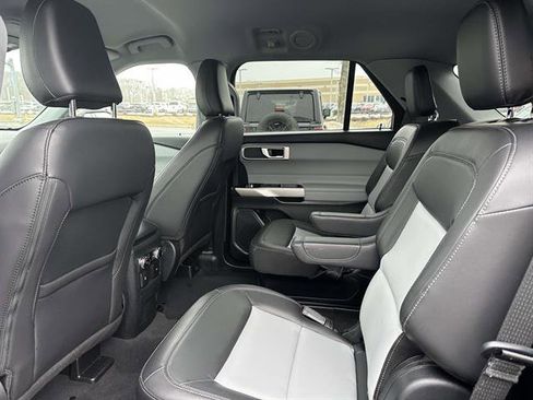 Used 2022 Ford Explorer XLT w/ Equipment Group 202A image 10