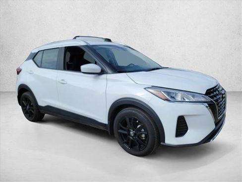 Used 2024 Nissan Kicks SV w/ Interior Electronics Package FWD image 3