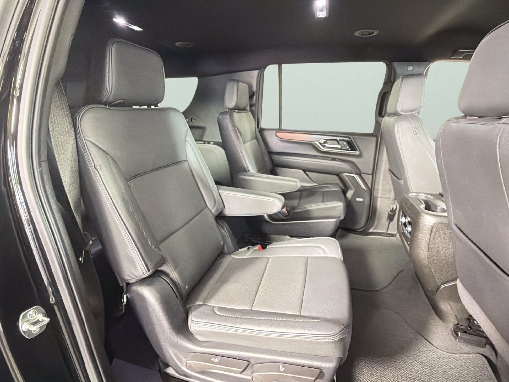 Used 2025 GMC Yukon XL Denali AWD/4WD image 34