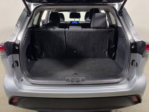 Certified 2025 Toyota Highlander LE image 10