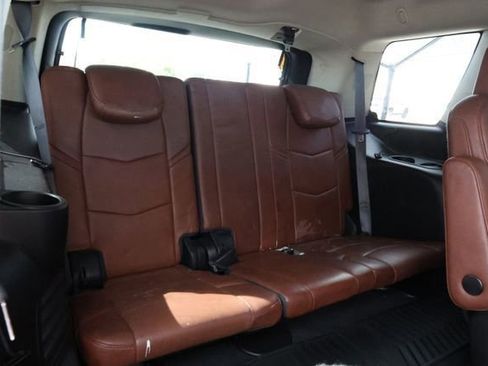 Used 2015 Cadillac Escalade Luxury image 32