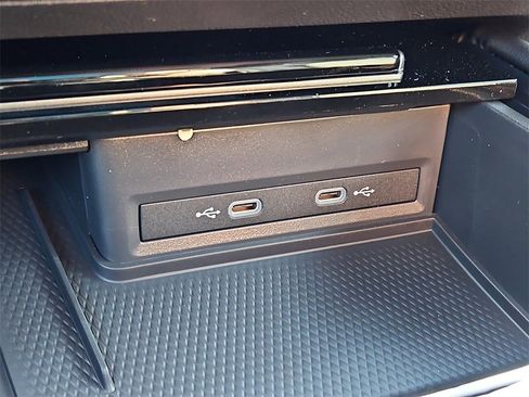 Certified 2025 Volkswagen Atlas Cross Sport SEL image 11