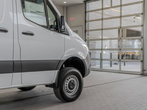 Used 2025 Mercedes-Benz Sprinter 2500 image 30