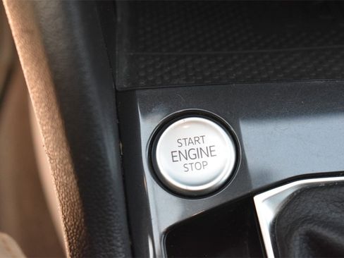 Used 2022 Volkswagen Tiguan SE image 34