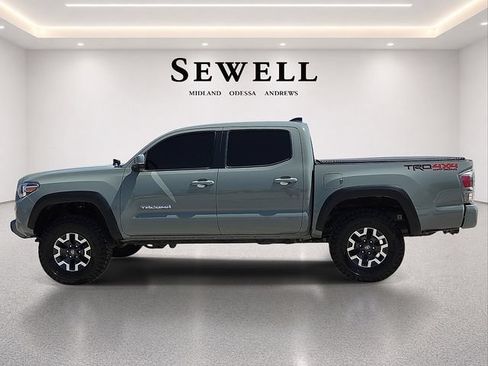 Used 2023 Toyota Tacoma TRD Off-Road w/ Technology Package AWD/4WD image 2