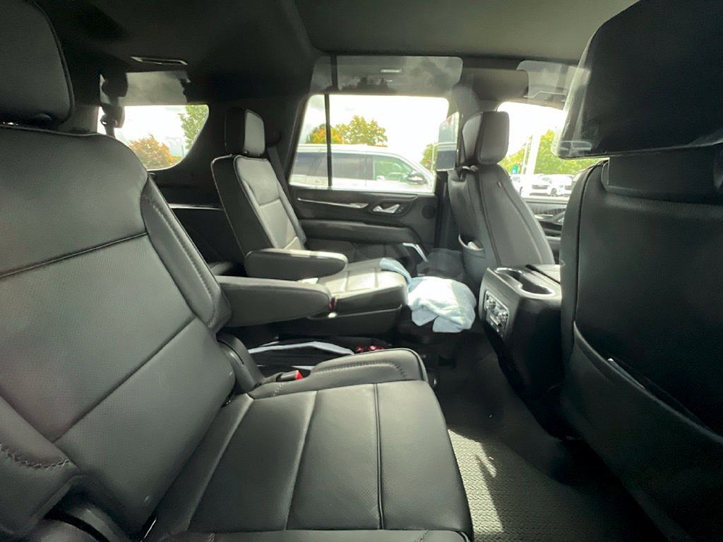 Used 2024 GMC Yukon Denali w/ Advanced Technology Package AWD/4WD image 12