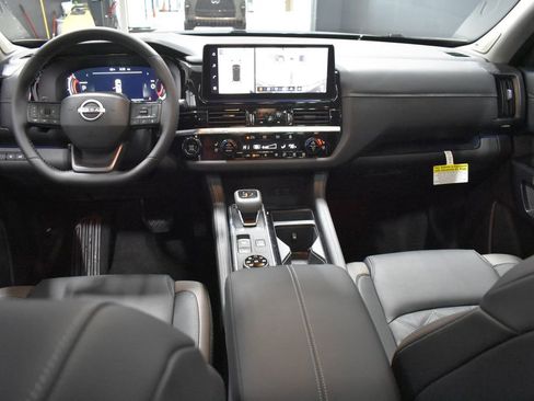 New 2026 Nissan Pathfinder Platinum AWD/4WD image 13