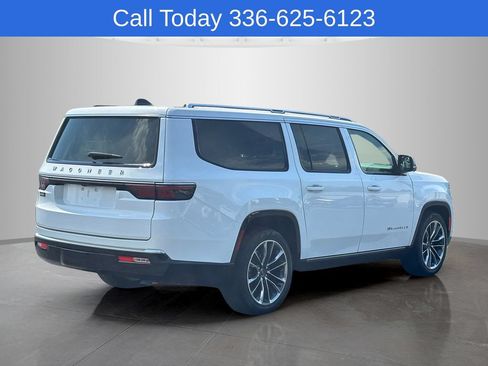 Used 2025 Jeep Wagoneer L Series III w/ Premium Group I AWD/4WD image 5