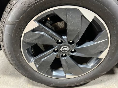 Used 2025 Nissan Rogue SV FWD image 38