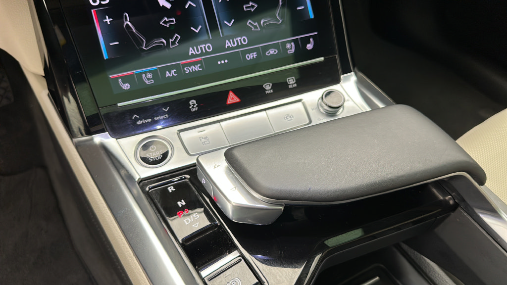Used 2024 Audi Q8 e-tron Premium Plus AWD/4WD image 20