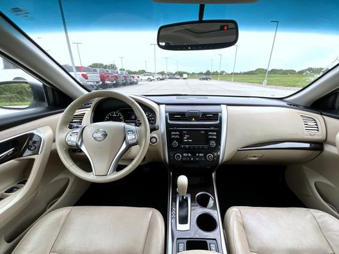 Used 2015 Nissan Altima 2.5 SL w/ Moonroof Package FWD image 13