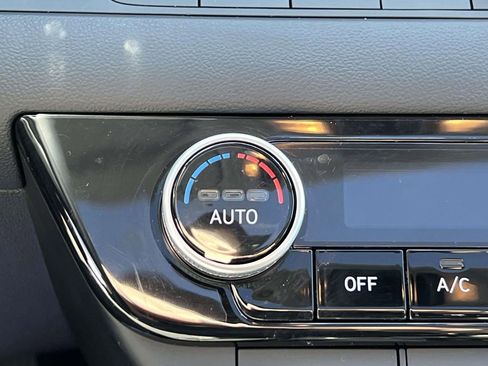 Certified 2023 Hyundai Elantra Limited image 31