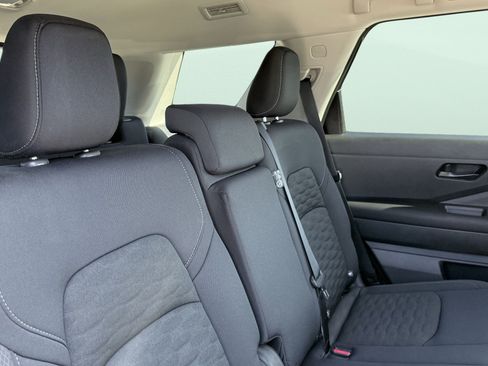 Used 2025 Nissan Pathfinder S FWD image 44