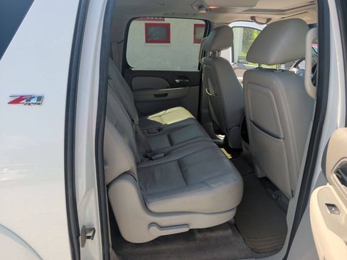 Used 2011 Chevrolet Suburban LT AWD/4WD image 20