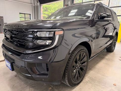 Used 2025 Ford Expedition Platinum w/ Stealth Appearance Package AWD/4WD image 4