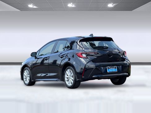 Used 2025 Toyota Corolla SE w/ SE Package FWD image 3