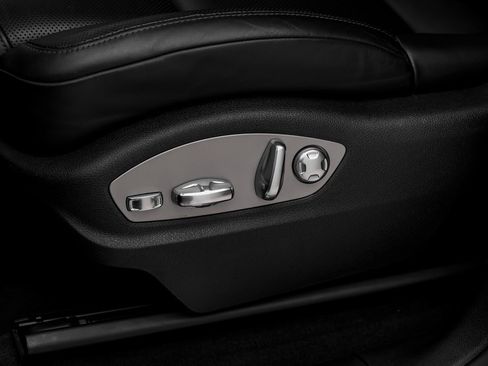 Used 2020 Porsche Macan S image 28