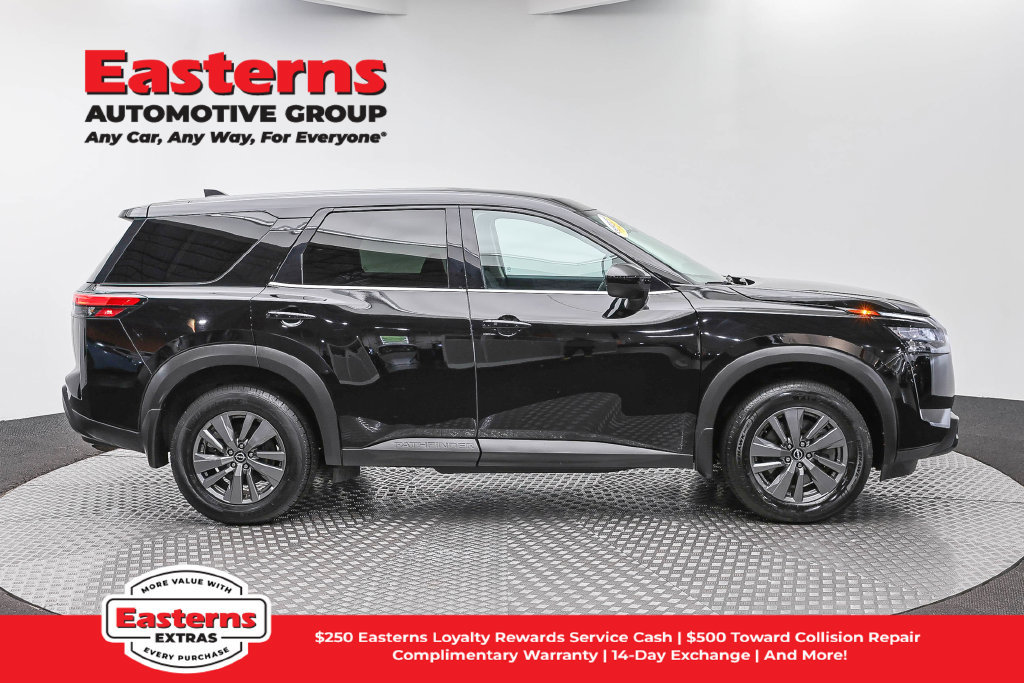 Used 2024 Nissan Pathfinder S AWD/4WD image 5
