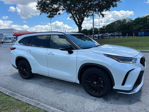 Used 2023 Toyota Highlander XSE FWD image 7