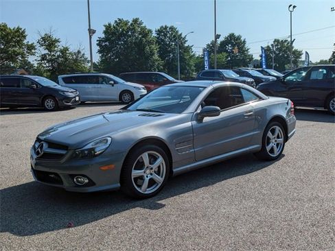 Used 2011 Mercedes-Benz SL 550 image 4