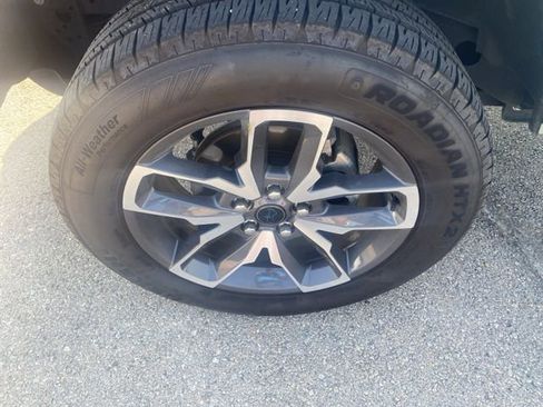 Used 2024 Jeep Wrangler Unlimited image 10