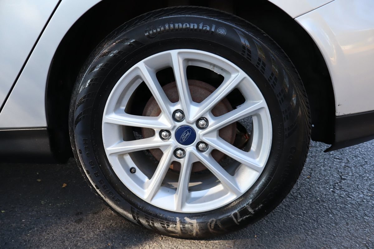 Used 2018 Ford Focus SE w/ Cold Weather Package FWD image 40