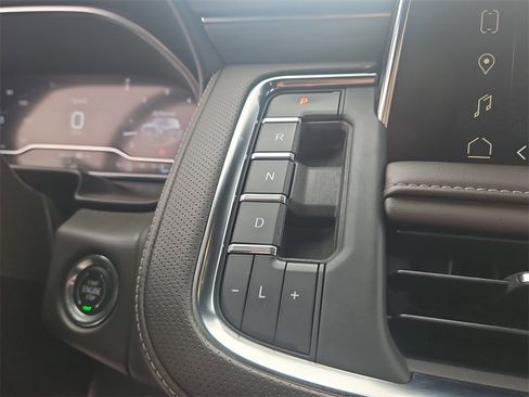 Used 2023 GMC Yukon XL SLT image 38