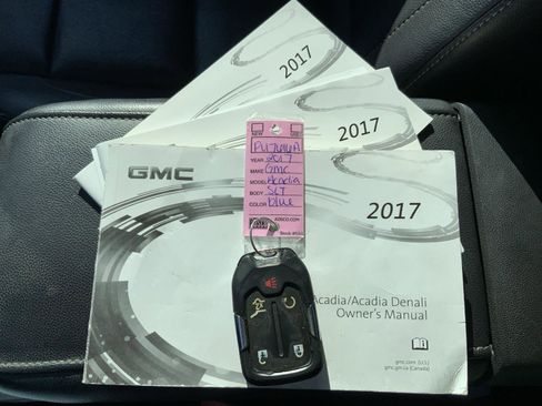 Used 2017 GMC Acadia SLT image 19