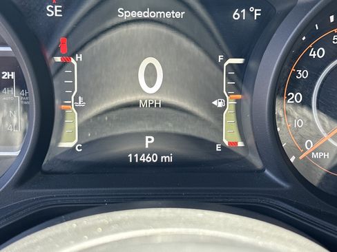 Used 2025 Jeep Wrangler Unlimited Rubicon AWD/4WD image 31