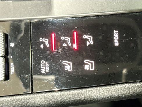 Used 2024 Porsche Macan Base image 23