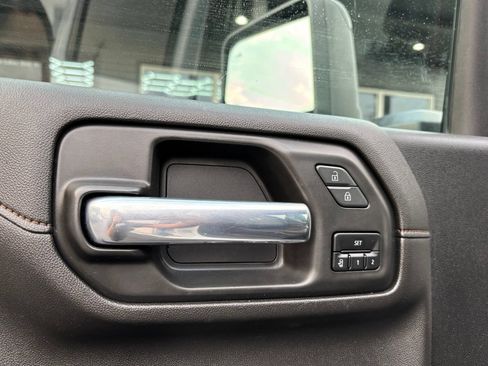 Used 2022 GMC Sierra 2500 AT4 w/ AT4 Premium Plus Package AWD/4WD image 9
