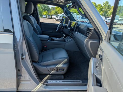 Used 2024 Lexus GX 550 w/ Accessory Package (Z1) AWD/4WD image 38