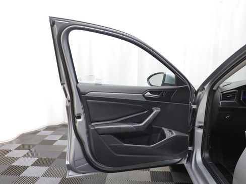 Certified 2022 Volkswagen Jetta SE image 4