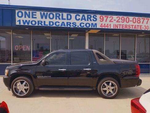 Used 2008 Chevrolet Avalanche LTZ w/ LTZ Preferred Equipment Group AWD/4WD image 30
