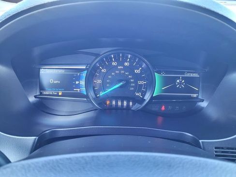 Used 2017 Ford Explorer XLT w/ Equipment Group 202A AWD/4WD image 21