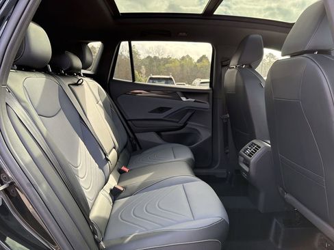 New 2026 Volkswagen Tiguan SE R-Line FWD image 17