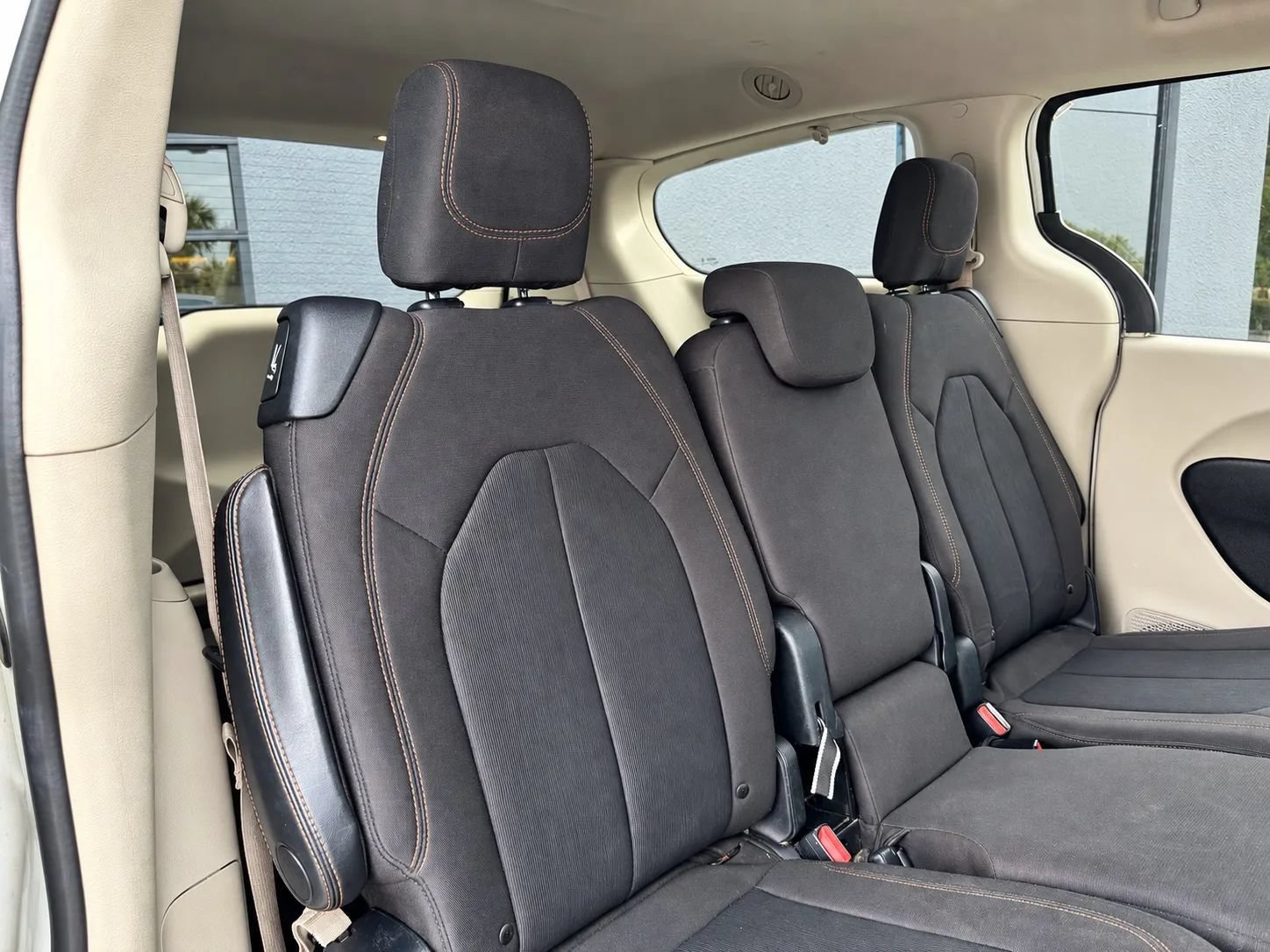 Used 2017 Chrysler Pacifica LX FWD image 26