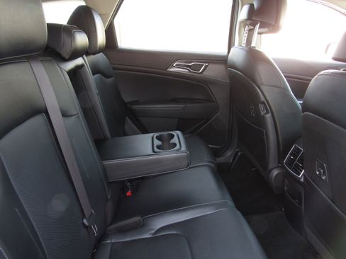 Used 2024 Kia Sportage SX image 12